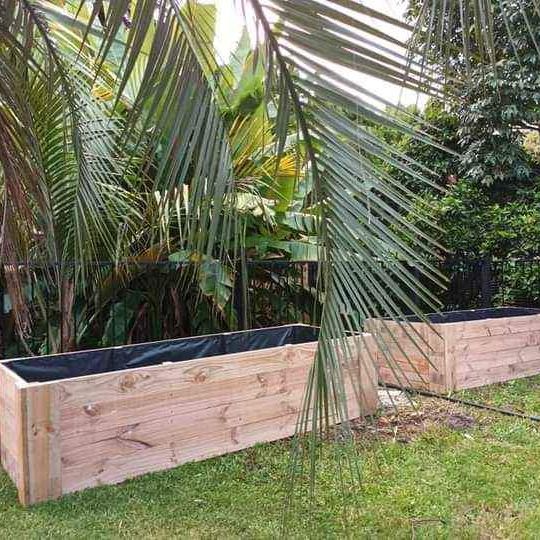 Medium Raised Planter