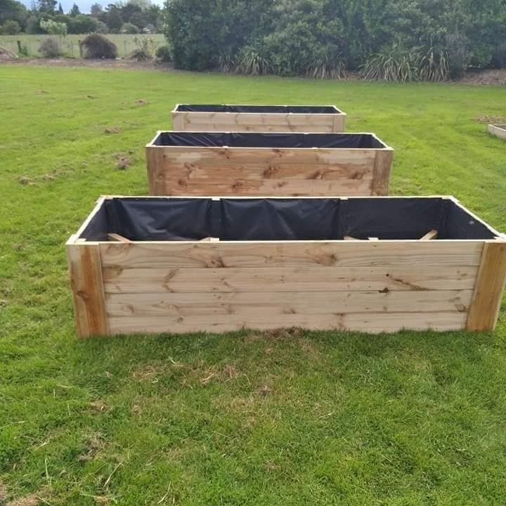 Medium Raised Planter