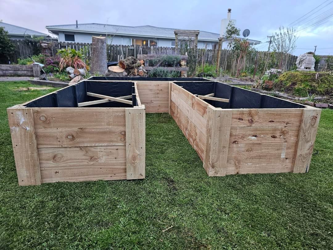 Medium Raised Planter