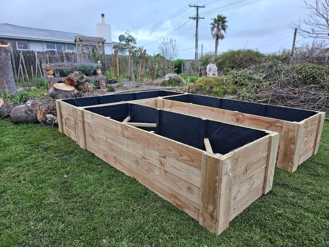 Medium Raised Planter