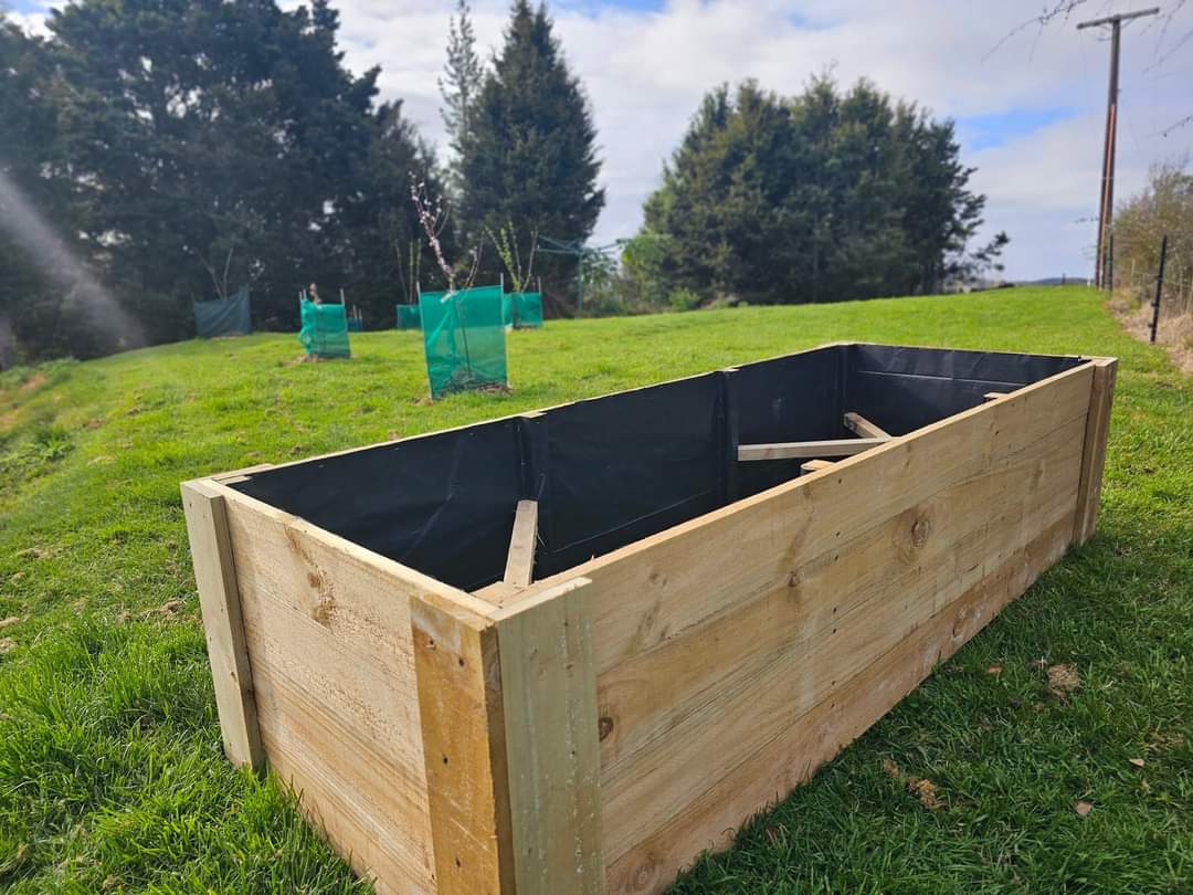 Medium Raised Planter